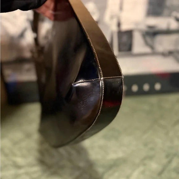 ๐ Salvatore Ferragamo Shoulder Bag - Picture 10 of 13